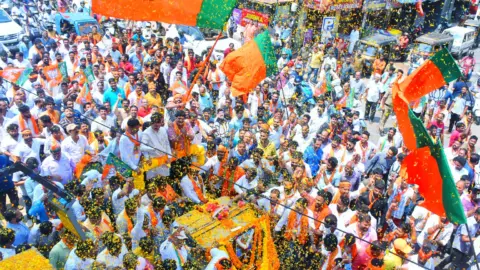 ప్రతీకాత్మక చిత్రం: కాంగ్రెస్‌ బీజేపీ పోటాపోటీ